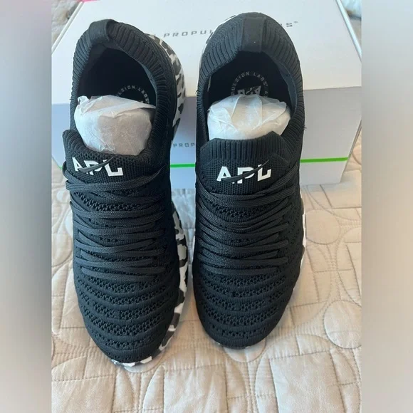 APL Women's Techloom Wave Slip On Running Sneaker Black White Leopard Sz 9 NEW - Picture 3 of 16